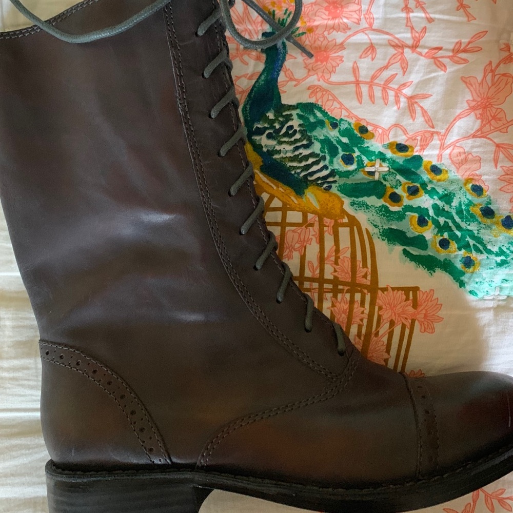 Combat boots